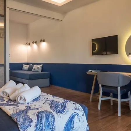 In With Pool * Gerakini