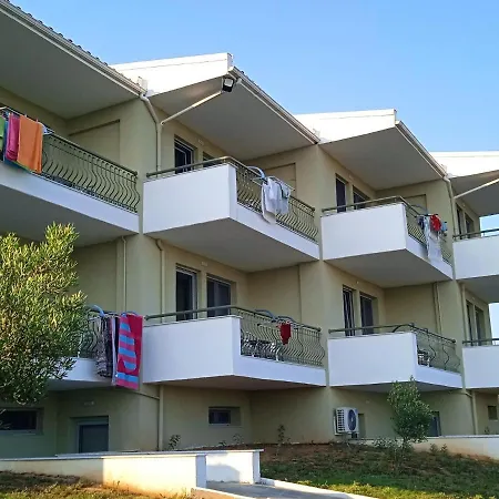 In With Pool Lägenhet Gerakini